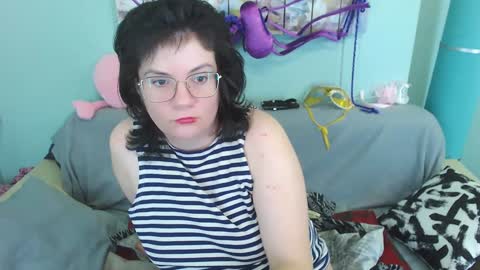 Snapshot of everly_rays chatting on December 14, 5:29 am Everly online show from December 14, 5:29 am