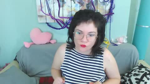 Snapshot of everly_rays chatting on December 15, 6:18 am Everly online show from December 15, 6:18 am