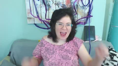 Snapshot of everly_rays chatting on December 24, 2:01 pm Everly online show from December 24, 2:01 pm