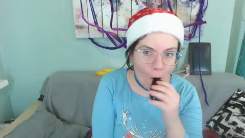 Snapshot of everly_rays chatting on December 25, 4:54 pm Everly online show from December 25, 4:54 pm