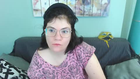 Snapshot of everly_rays chatting on February 6, 12:05 pm Everly online show from February 6, 12:05 pm