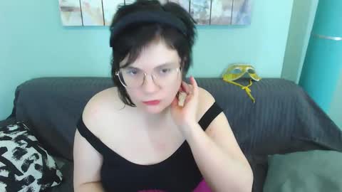 Snapshot of everly_rays chatting on February 18, 8:14 pm Everly online show from February 18, 8:14 pm