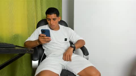 Snapshot of evessinn chatting on April 28, 6:46 pm luis online show from April 28, 6:46 pm