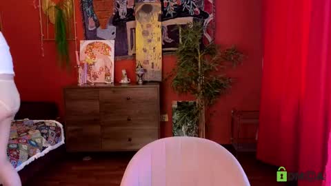 evi_brook online show from May 20, 12:33 pm