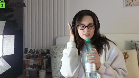 evi_woow online show from January 4, 8:16 pm