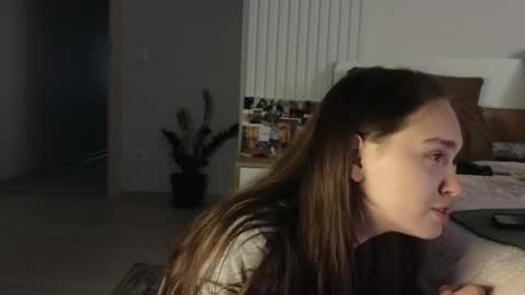 evi_woow online show from September 18, 12:45 am