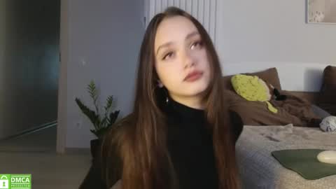 evi_woow online show from October 13, 7:03 pm