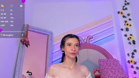 Snapshot of evie_clark_ chatting on December 23, 6:58 pm My name is Evie nice to meet you really get to know me better private is open online show from December 23, 6:58 pm