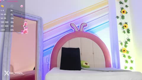Snapshot of evie_clark_ chatting on January 16, 8:36 pm My name is Evie nice to meet you really get to know me better private is open online show from January 16, 8:36 pm