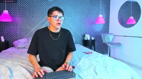 Snapshot of evie_demn chatting on February 20, 6:19 am Evie Denm online show from February 20, 6:19 am