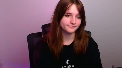 Evie online show from November 6, 1:56 pm