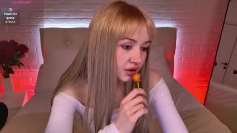 Your cutie Evie online show from April 27, 5:33 pm