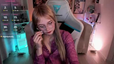 Your cutie Evie online show from April 28, 5:40 pm