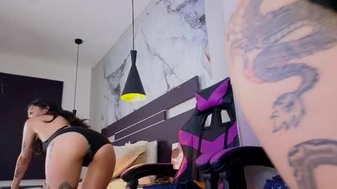 Snapshot of eviegothel_ chatting on April 1, 12:06 pm eviegothel_ online show from April 1, 12:06 pm