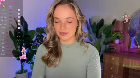 Snapshot of evielina chatting on May 3, 12:05 am evielina online show from May 3, 12:05 am