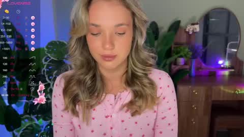 Snapshot of evielina chatting on May 6, 11:54 pm evielina online show from May 6, 11:54 pm