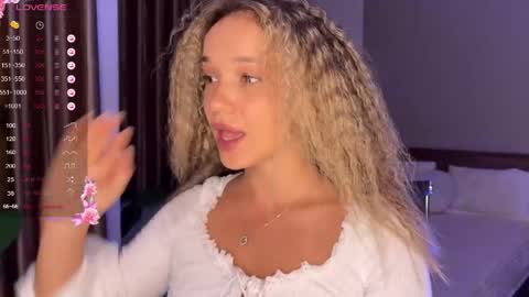 Snapshot of evielina chatting on May 16, 11:57 pm evielina online show from May 16, 11:57 pm