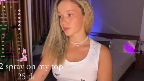 Snapshot of evielina chatting on May 19, 11:44 pm evielina online show from May 19, 11:44 pm