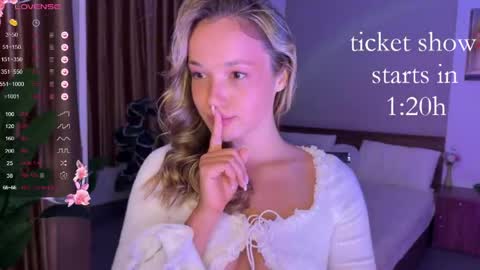 Snapshot of evielina chatting on May 24, 12:15 am evielina online show from May 24, 12:15 am