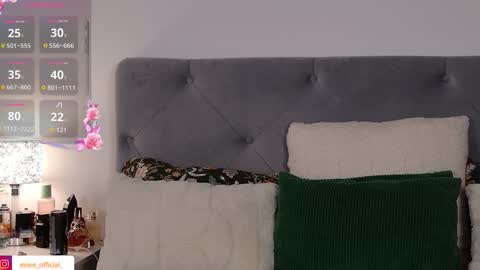 Snapshot of evierosie chatting on October 4, 1:36 am Evie online show from October 4, 1:36 am