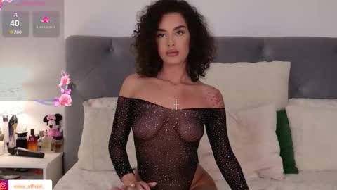 Snapshot of evierosie chatting on November 22, 1:43 pm Evie online show from November 22, 1:43 pm