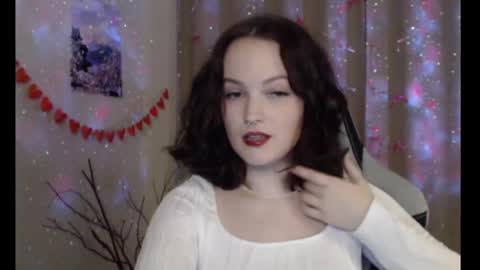 Snapshot of eviik chatting on February 9, 8:34 pm Lessie online show from February 9, 8:34 pm