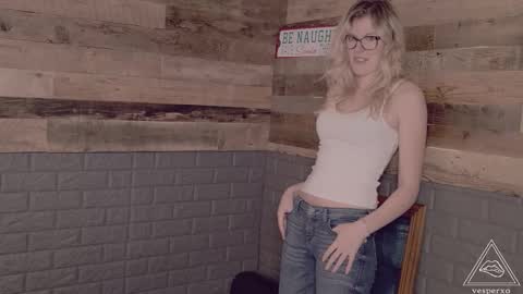 Snapshot of evilvillainess chatting on December 4, 2:26 pm Vesper - online show from December 4, 2:26 pm