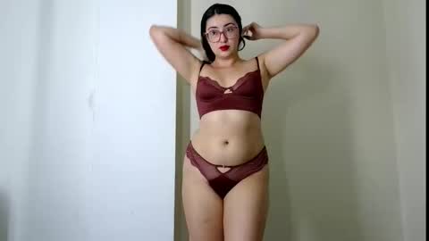 Snapshot of evoletmk chatting on December 16, 9:25 am Evolet online show from December 16, 9:25 am