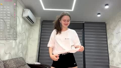 Snapshot of evonnesilvestre chatting on November 9, 3:10 pm Eva online show from November 9, 3:10 pm