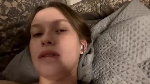 Snapshot of evonnesilvestre chatting on December 14, 8:24 pm Eva online show from December 14, 8:24 pm