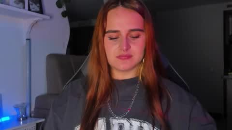 Snapshot of evy_orange1 chatting on February 14, 4:53 am EVY online show from February 14, 4:53 am