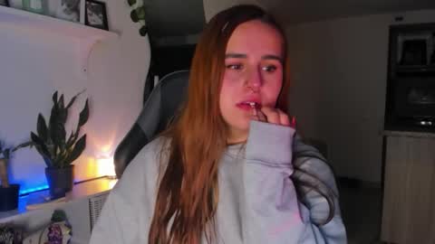 Snapshot of evy_orange1 chatting on February 20, 2:41 am EVY online show from February 20, 2:41 am