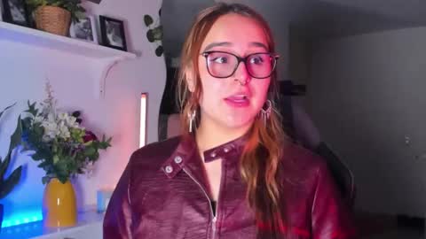 Snapshot of evy_orange1 chatting on February 26, 3:49 am EVY online show from February 26, 3:49 am