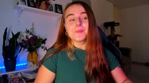 Snapshot of evy_orange1 chatting on March 6, 1:02 am EVY online show from March 6, 1:02 am