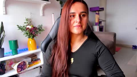 Snapshot of evy_orange1 chatting on March 16, 3:27 pm EVY online show from March 16, 3:27 pm