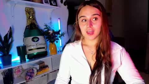 Snapshot of evy_orange1 chatting on March 20, 2:38 am EVY online show from March 20, 2:38 am