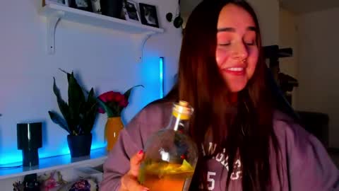 Snapshot of evy_orange1 chatting on March 31, 12:34 am EVY online show from March 31, 12:34 am