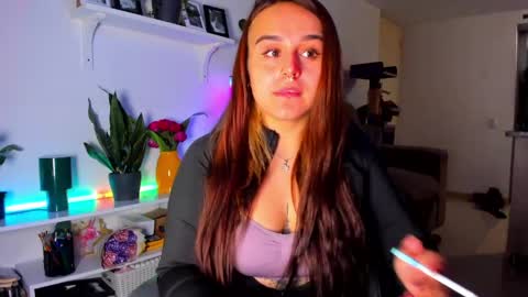 Snapshot of evy_orange1 chatting on April 1, 11:24 pm EVY online show from April 1, 11:24 pm