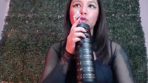 Im Evy online show from February 6, 5:16 pm