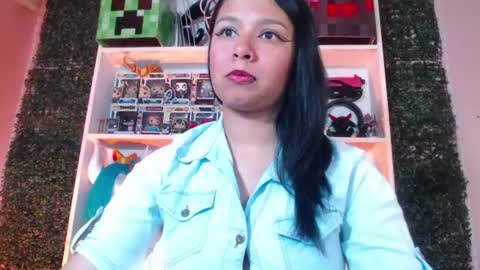 Snapshot of evybubbles_ chatting on June 27, 8:03 pm Im Evy online show from June 27, 8:03 pm