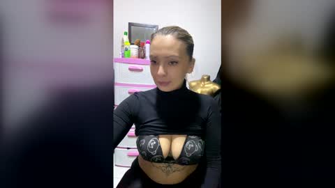 Snapshot of evyei chatting on January 17, 11:19 pm evyei online show from January 17, 11:19 pm