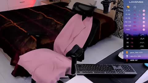 Snapshot of excited_man chatting on December 27, 6:20 pm excited_man online show from December 27, 6:20 pm