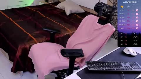 Snapshot of excited_man chatting on February 14, 1:51 pm excited_man online show from February 14, 1:51 pm