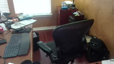 Snapshot of exhibitman69_ldb chatting on April 21, 5:50 pm exhibitman69_ldb online show from April 21, 5:50 pm