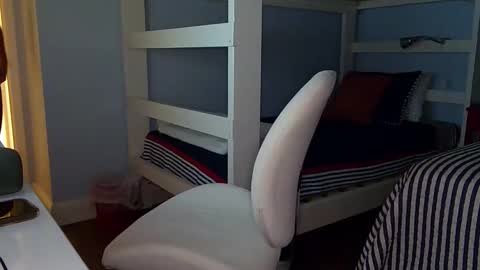Snapshot of exhibitman69_ldb chatting on April 30, 2:18 am exhibitman69_ldb online show from April 30, 2:18 am