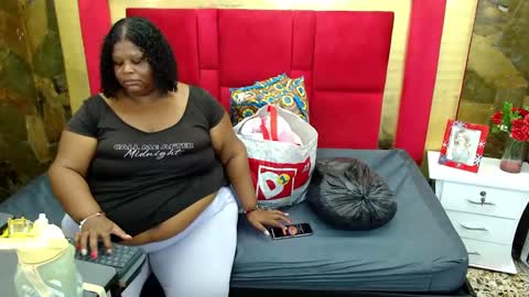 Snapshot of exoticbigmandx chatting on December 8, 4:07 pm Mandy online show from December 8, 4:07 pm