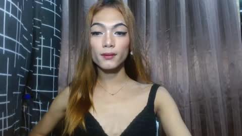 jenny  Laiza online show from October 9, 11:19 am