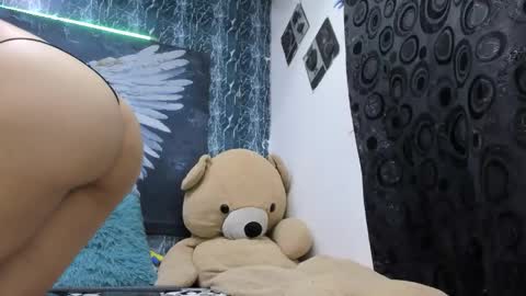 exotichot_couple online show from May 2, 12:04 am