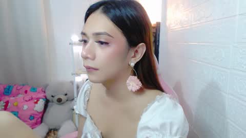 exotictssavie online show from December 6, 9:35 pm