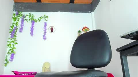 Snapshot of exotiic_sara chatting on April 5, 7:44 pm SARA online show from April 5, 7:44 pm